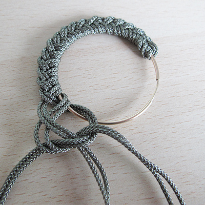 Créoles tressées Gold Filled (or laminé) et fil de jade : Etape 2