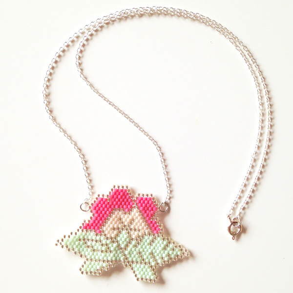 Collier Fleurs en Brick Stitch tissage de Miyuki