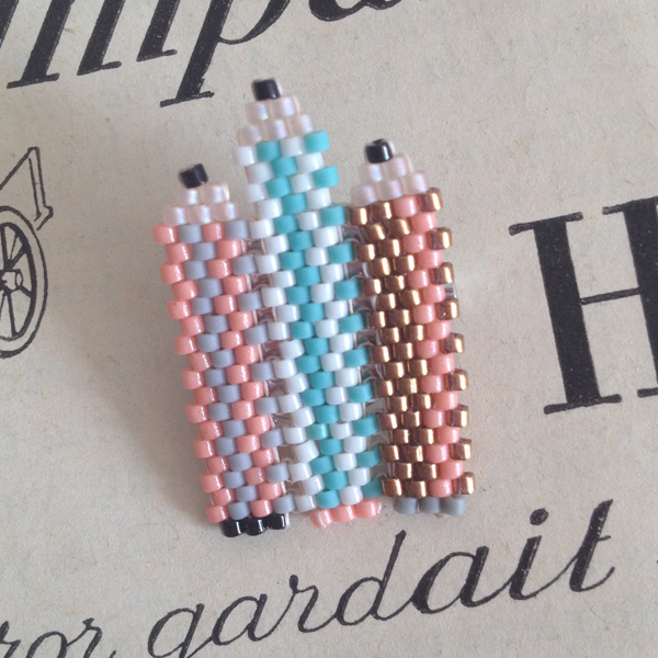 Réaliser une broche crayons en tissages de perles Miyuki