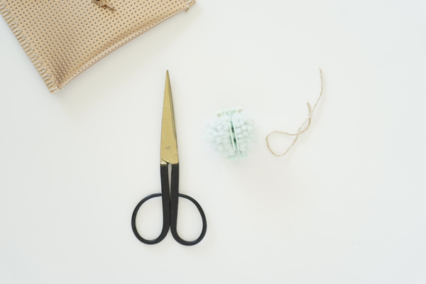 Comment coudre une pochette en tissu vinyle perfor&eacute;