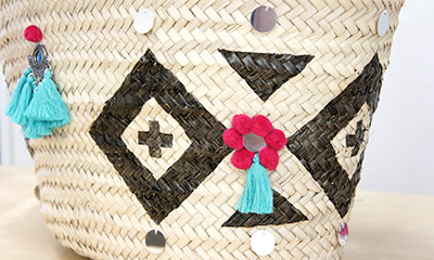 sac en paille customise sequins miroirs pompons etape 11