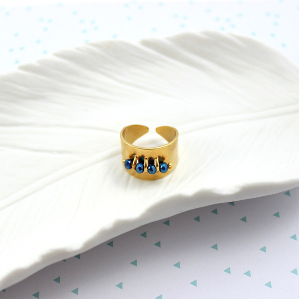 Bague à anneaux avec perles rondes aplaties facettées