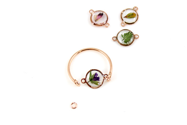 Bague résine UV LED et inclusion de fleurs séchées : Etape 4