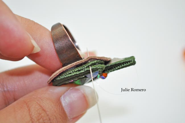 Bague en soutache avec cabochon PureCrystal et hématites : Etape 17