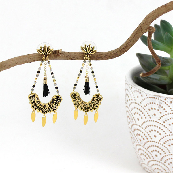 DIY facile Boucles d'oreilles chandelier lotus, pompon et chaîne de perles