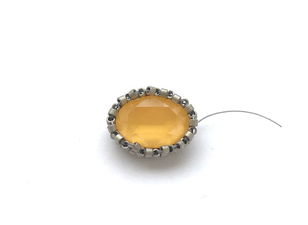 Boucle d'oreilles DIY avec des cristaux PureCrystal et perles de verres Miyuki Delicas : Etape 6