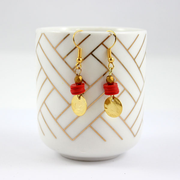 Boucles d'oreilles DIY corail en paillettes plastique imitation Heishi et perle facettée : Etape 5