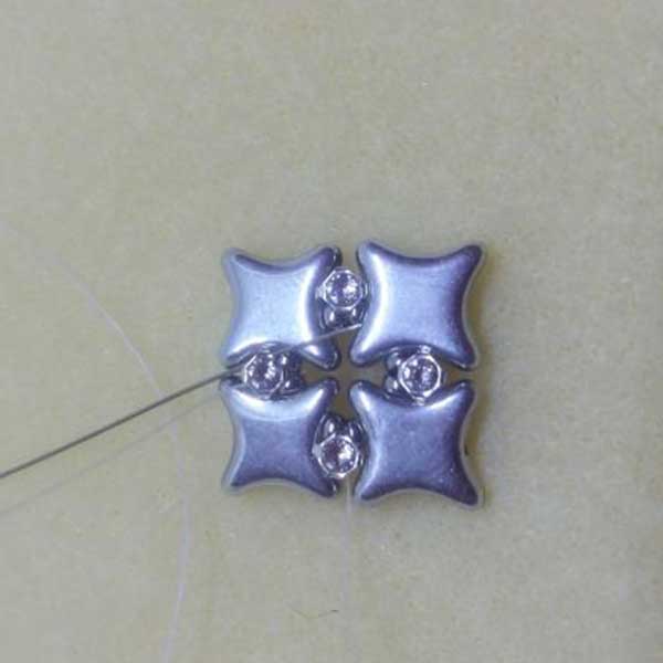 Boucles d'oreilles facile DIY avec des perles en verre Star beads : Etape 8