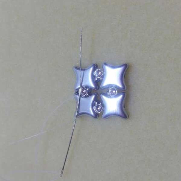 Boucles d'oreilles facile DIY avec des perles en verre Star beads : Etape 9