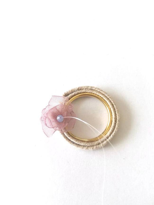 Boucles d'oreilles en soutache avec du tissu organza et PureCrystal : Etape 6