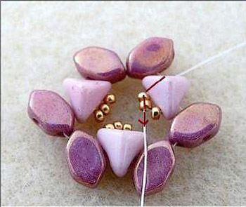 Boucles d'oreilles ABI en perles de verre Paros® Arcos® Minos® et Super Khéops® par Puca® : Etape 5