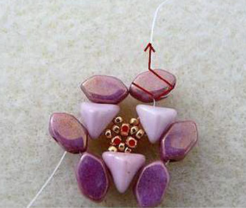 Boucles d'oreilles ABI en perles de verre Paros® Arcos® Minos® et Super Khéops® par Puca® : Etape 7