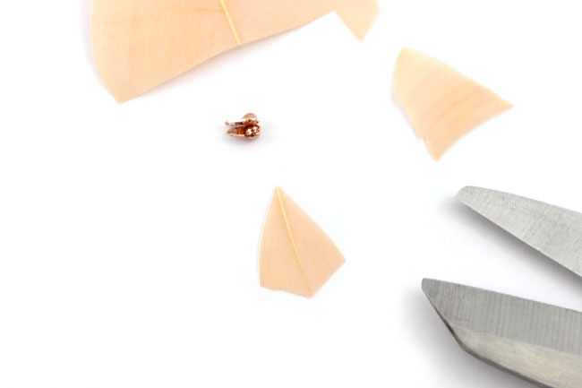 DIY Boucles d'oreilles doré rose mini plumes et Miyuki : Etape 1