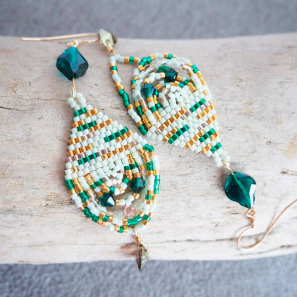 Boucles d'oreilles style baroque bohème mint émeraude avec des perles Miyuki et des cristaux PureCrystal