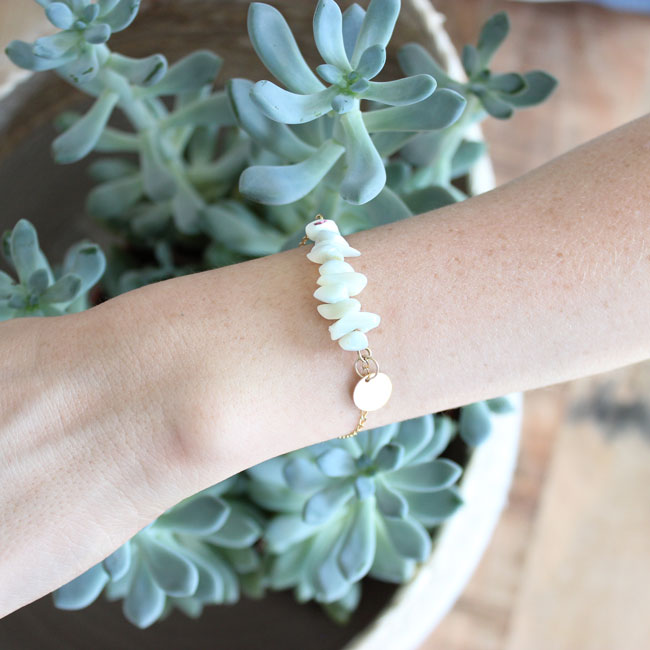 Schéma Bracelet chips de nacre et sequin doré