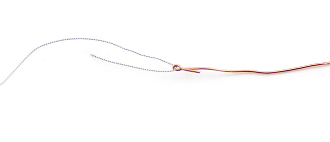 Bracelet demi jonc gold filled (or laminé) et perles bleues imitation hématite : Etape 2