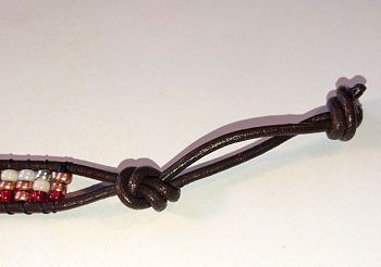 Bracelet wrap 4 tours avec des perles Rocaille Miyuki et nœuds macramé : Etape 5