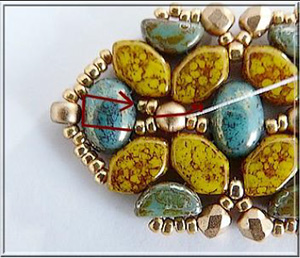 Bracelet Faustine avec des perles en verre par Puca® : Etape 19