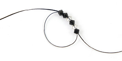 Bracelet jonc toupies PureCrystal tissage peyote tubulaire : Etape 1