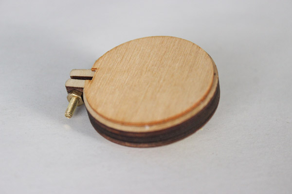 Tutoriel DIY broche mini tambout &agrave; broder avec fleurs s&eacute;ch&eacute;es