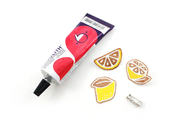 DIY Broches Citrons en bois coller les broches