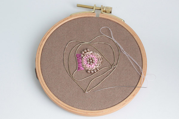 Tutoriel broche en forme de coeur en broderie d'or - Cannetille et jaseron : Etape 5