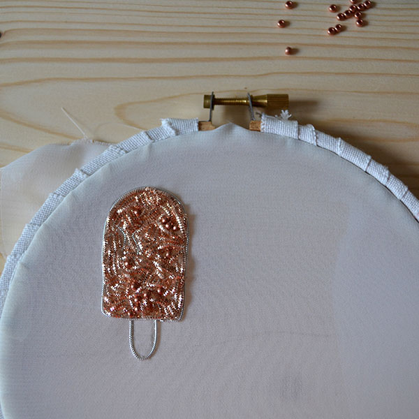 Broche DIY glace en broderie au fil d'or : Etape 6