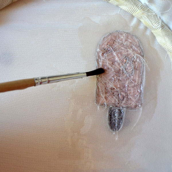 Broche DIY glace en broderie au fil d'or : Etape 8