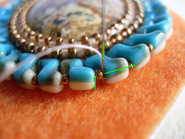 Collier Zorro Beads en tissage de perles Miyuki et pierre de gemme Jaspe : Etape 10