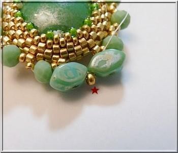 Collier Lady Green avec des perles de verre Paros et PureCrystal par Puca® : Etape 13