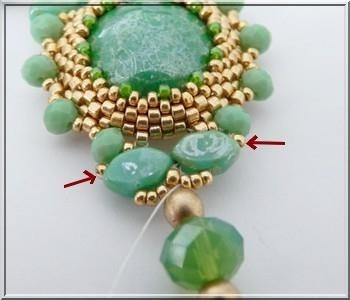 Collier Lady Green avec des perles de verre Paros et PureCrystal par Puca® : Etape 39