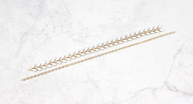 Collier multirang chaîne épis et lacet suédine : Etape 1