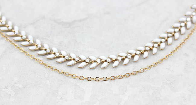 Collier multirang chaîne épis et lacet suédine : Etape 5