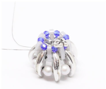 Collier DIY avec des cristaux PureCrystal Majestic Blue, Czechmates et Miyuki Delicas Collier DIY avec des cristaux PureCrystal Majestic Blue, Czechmates et Miyuki Delicas