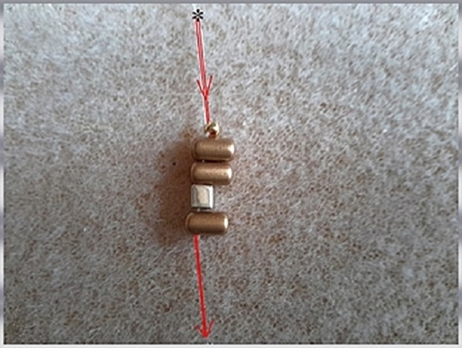 Collier or et noir avec des perles Rullas, toupies PureCrystal et Silky bead : Etape 1