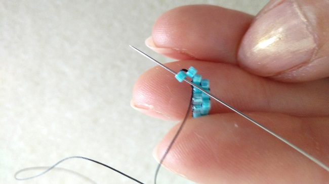 Sautoir philodendron en perles Miyuki en tissage brickstitch : Etape 8