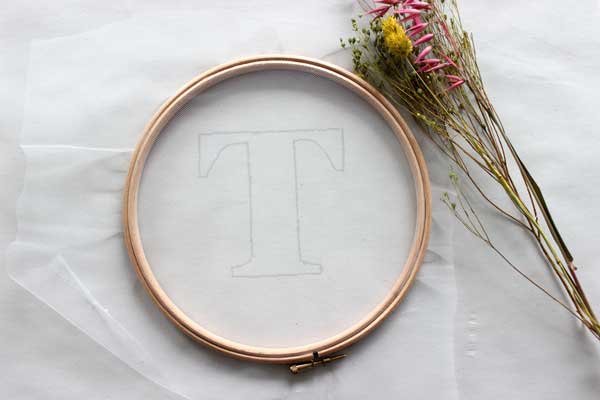 DIY décoration tambour à broder et fleurs séchées : Etape 2