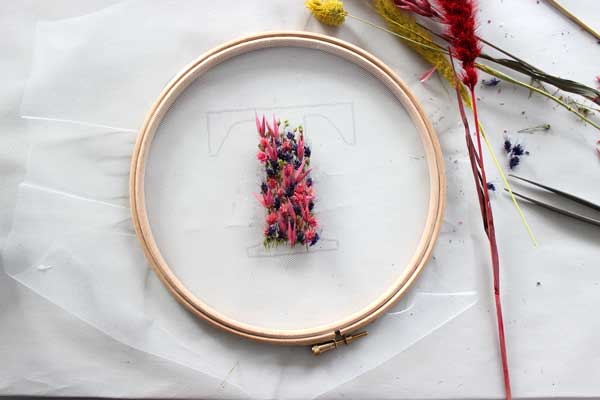 DIY décoration tambour à broder et fleurs séchées : Etape 3