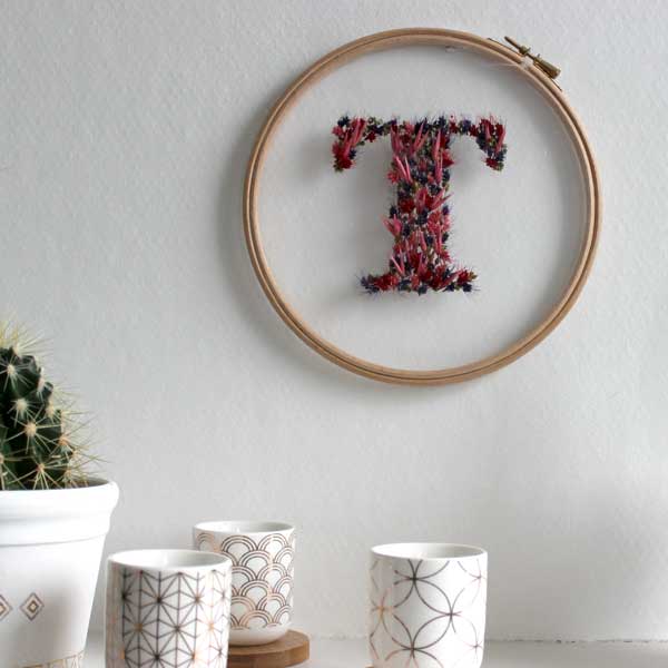 Schéma DIY décoration tambour à broder et fleurs séchées