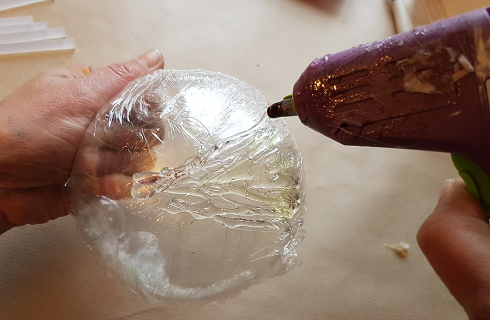 DIY facile panier &agrave; clefs avec colle et peinture decoSpray P&eacute;b&eacute;o