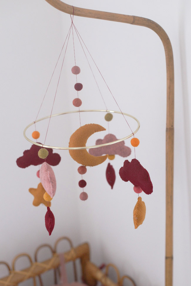 DIY mobile d'éveil en feutrine pour bébé