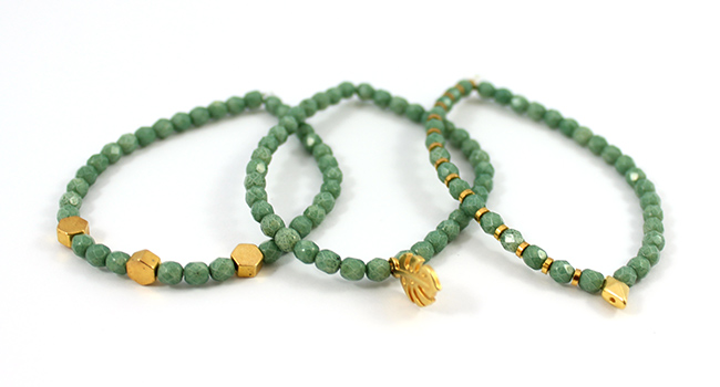 Stacking bracelets élastiques zigzag Half-Tila Facettes de Bohèmes : Etape 2 Stacking bracelets élastiques zigzag Half-Tila Facettes de Bohèmes : Etape 2