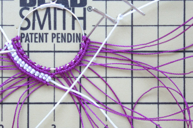 Boucles d'oreilles micro-macramé fil Nylon et gouttes PureCrystal : Etape 4