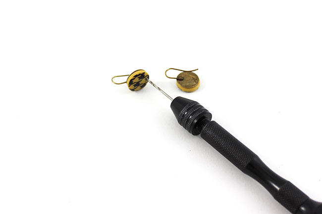 Boucles d'oreilles motif pied de poule polymère et silkscreen : Etape 8