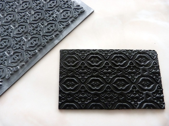 Boucles d'oreilles en pâte polymère imitation céramique : Etape 1