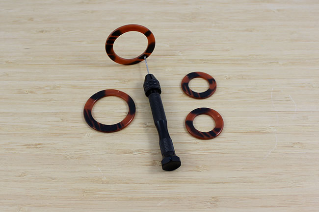 Boucles d'oreilles imitation écailles de tortue en pâte polymère : Etape 12