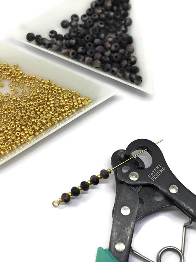 Parure Interstellar en perles Miyuki dorées et rocailles facettées : Etape 2