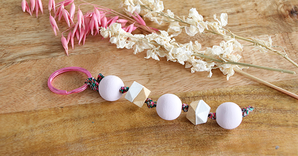 Idée cadeau Porte clef Liberty et perles pour la fête des maîtresses et les nounous Idée cadeau Porte clef Liberty et perles pour la fête des maîtresses et les nounous