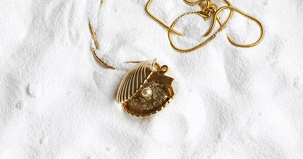 Pendentif coquillage qui s'ouvre