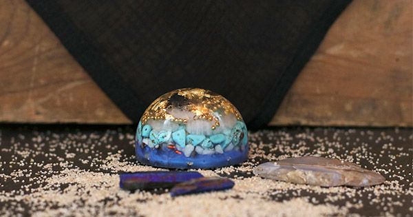 Comment faire une orgonite en résine : tuto DIY débutant